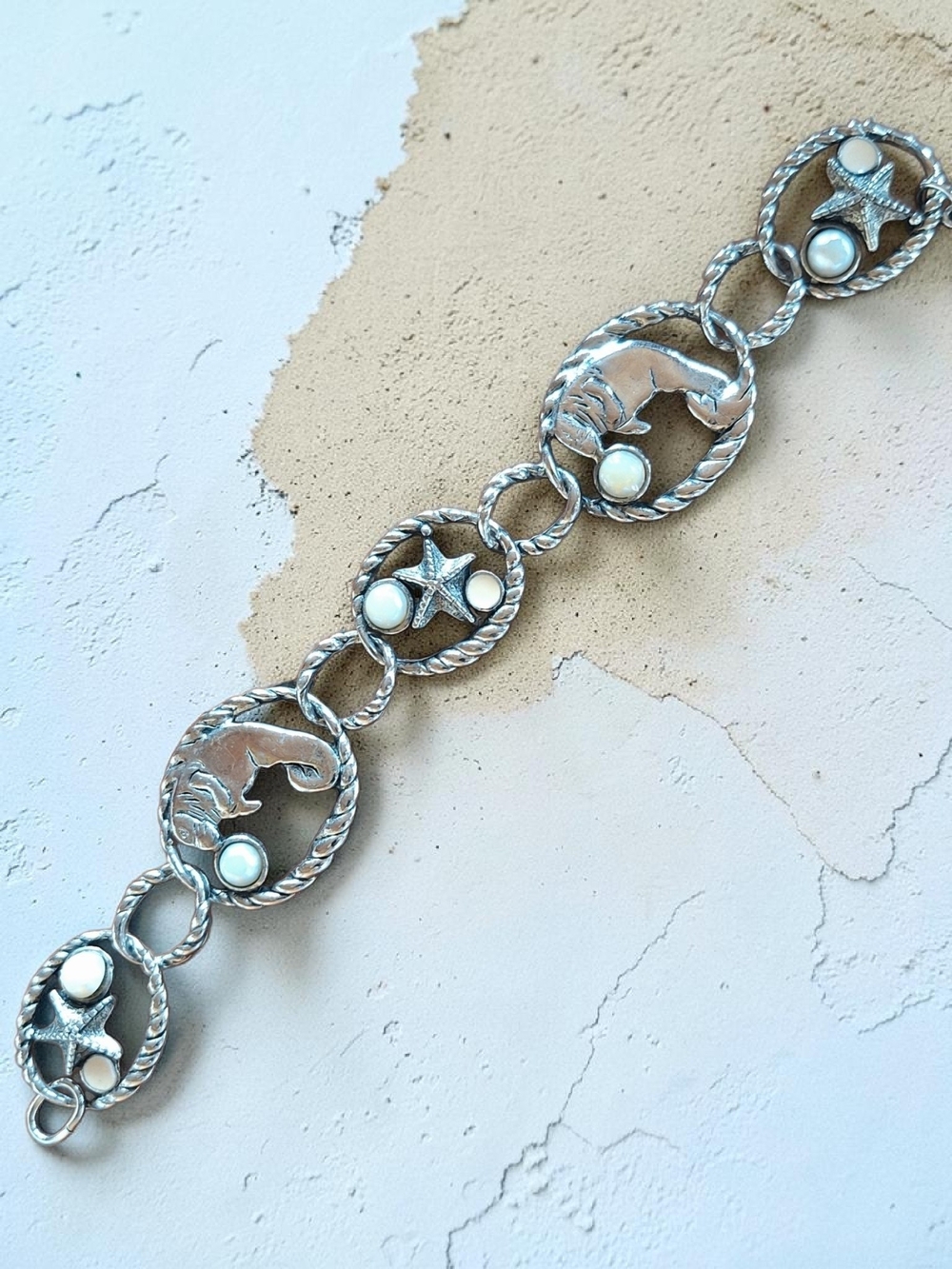 Vintage Silver Tone Charm Bracelet Manatatee And Starfish   Accented W/ Small W! - Picture 4 of 6